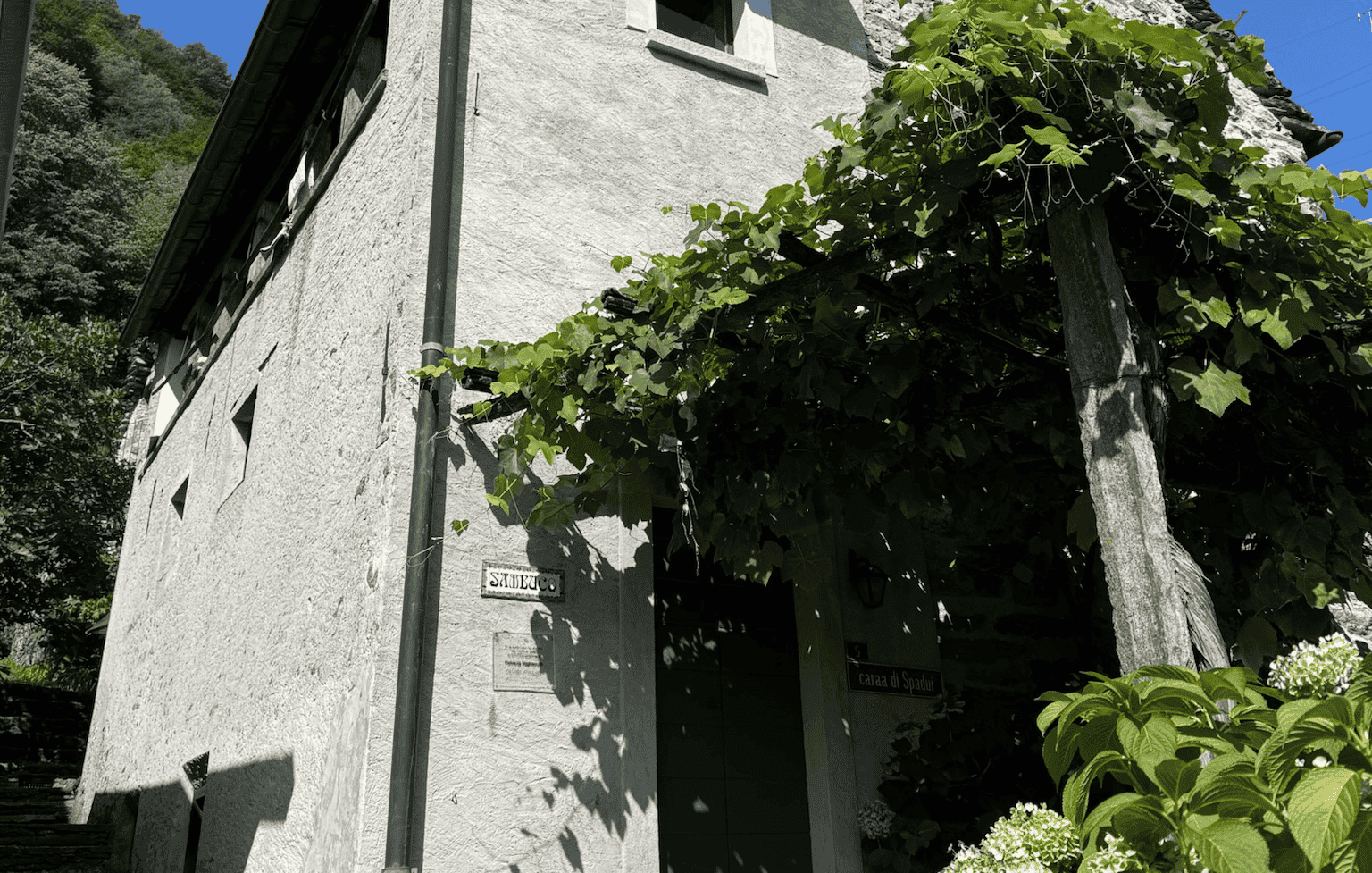 Casa Sambuco — Ferienhaus im Maggiatal